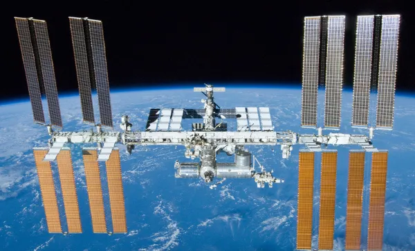 No, NASA has not faked space walks and astronauts' presence at the ISS using greenscreen technology